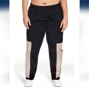 NWT Reebok Cuffed Focus Track Woven Wind Pants